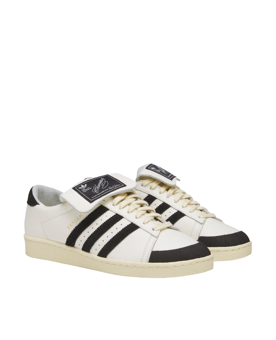 adidas Chavarria Jabbar Low (Off White/Core Black/Warm Vanilla)